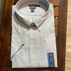 Croft and barrow men’s dress shirt. light blue. Short sleeve. NWT 3/25.00 item